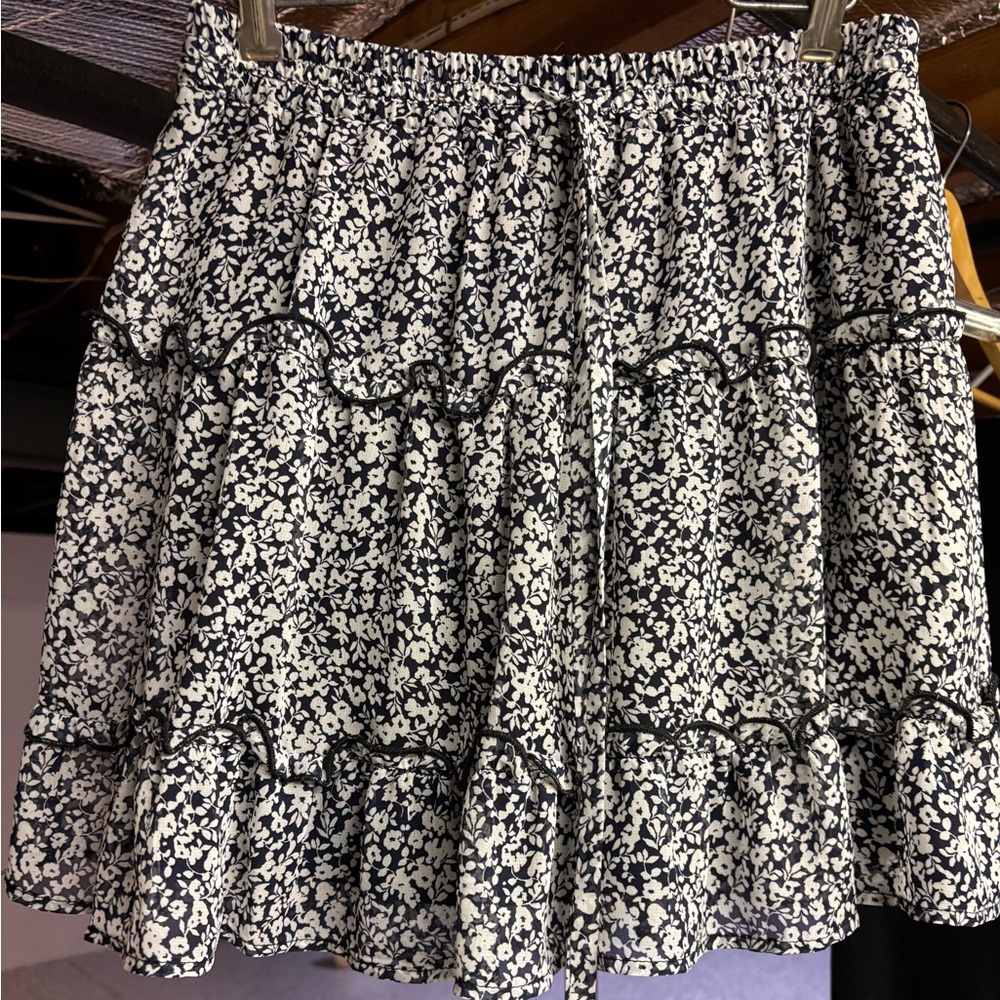 Adorable Black and White Mini Skirt with elastic waist band